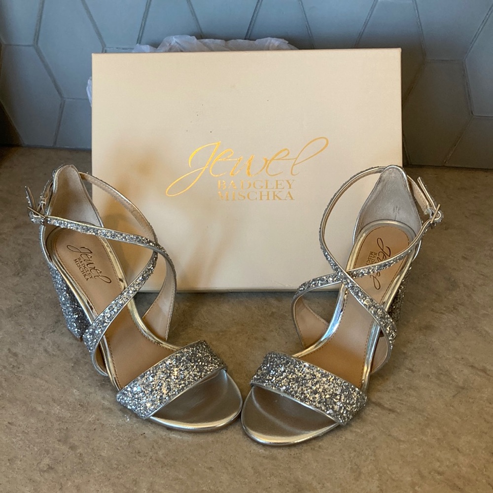 Excellent Condition Badgley Mischka Silver Glitter Heels